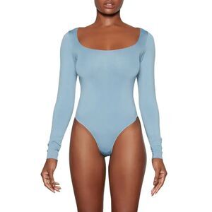 SKIMS Essential Bodysuits long sleeve scoop neck thong bodysuit arctic Sz Small